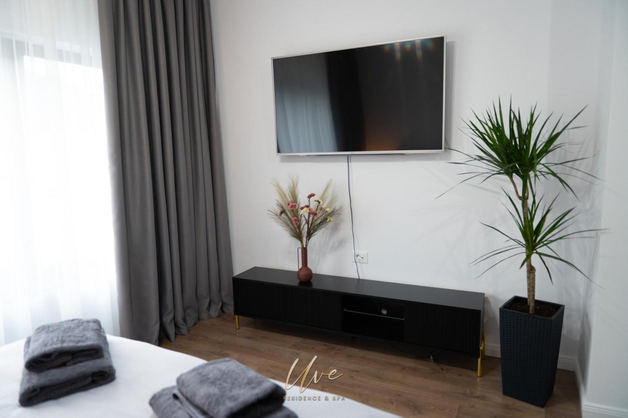 Uve Residence & Spa Piatra Neamt Bagian luar foto