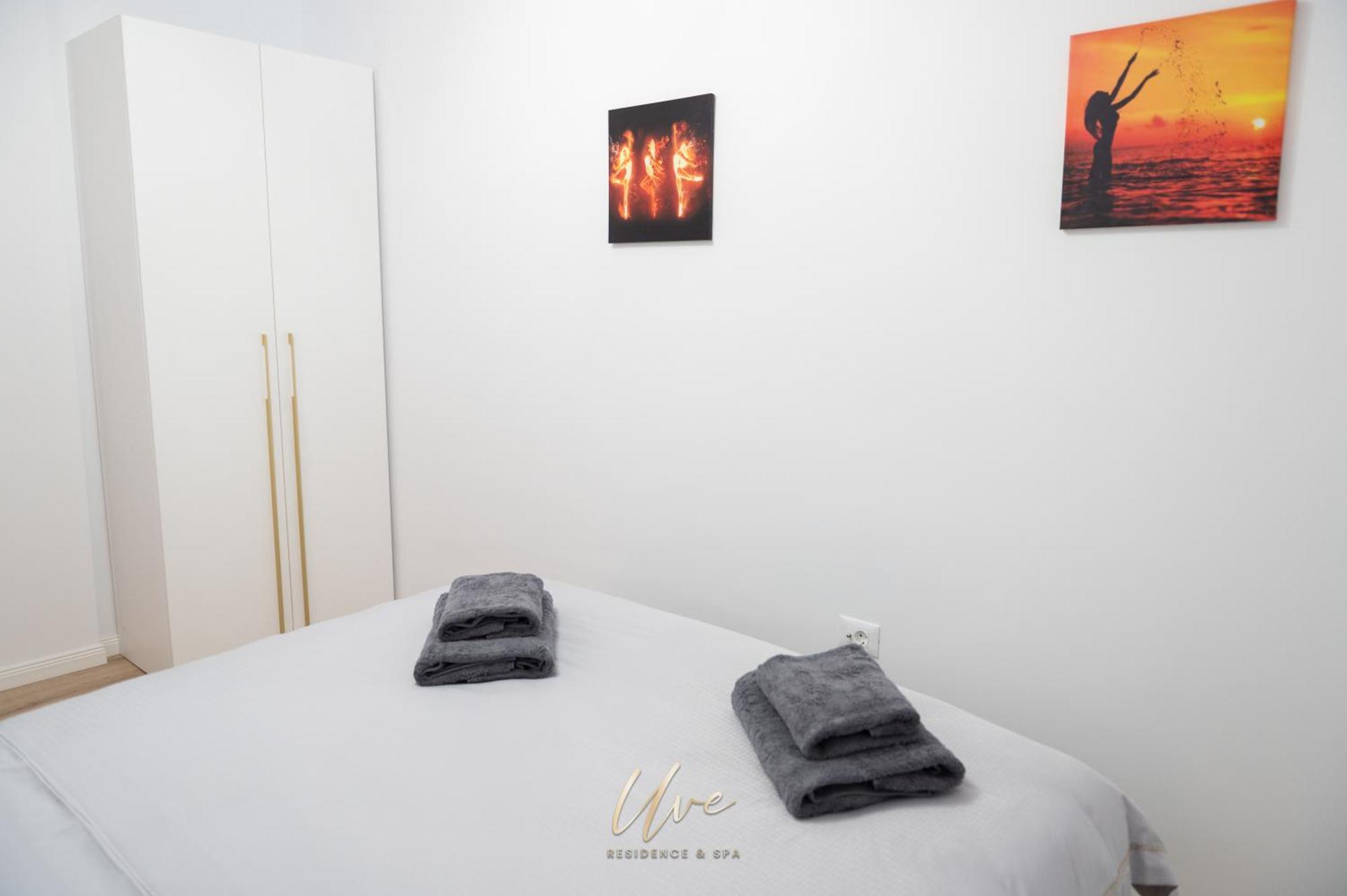 Uve Residence & Spa Piatra Neamt Bagian luar foto