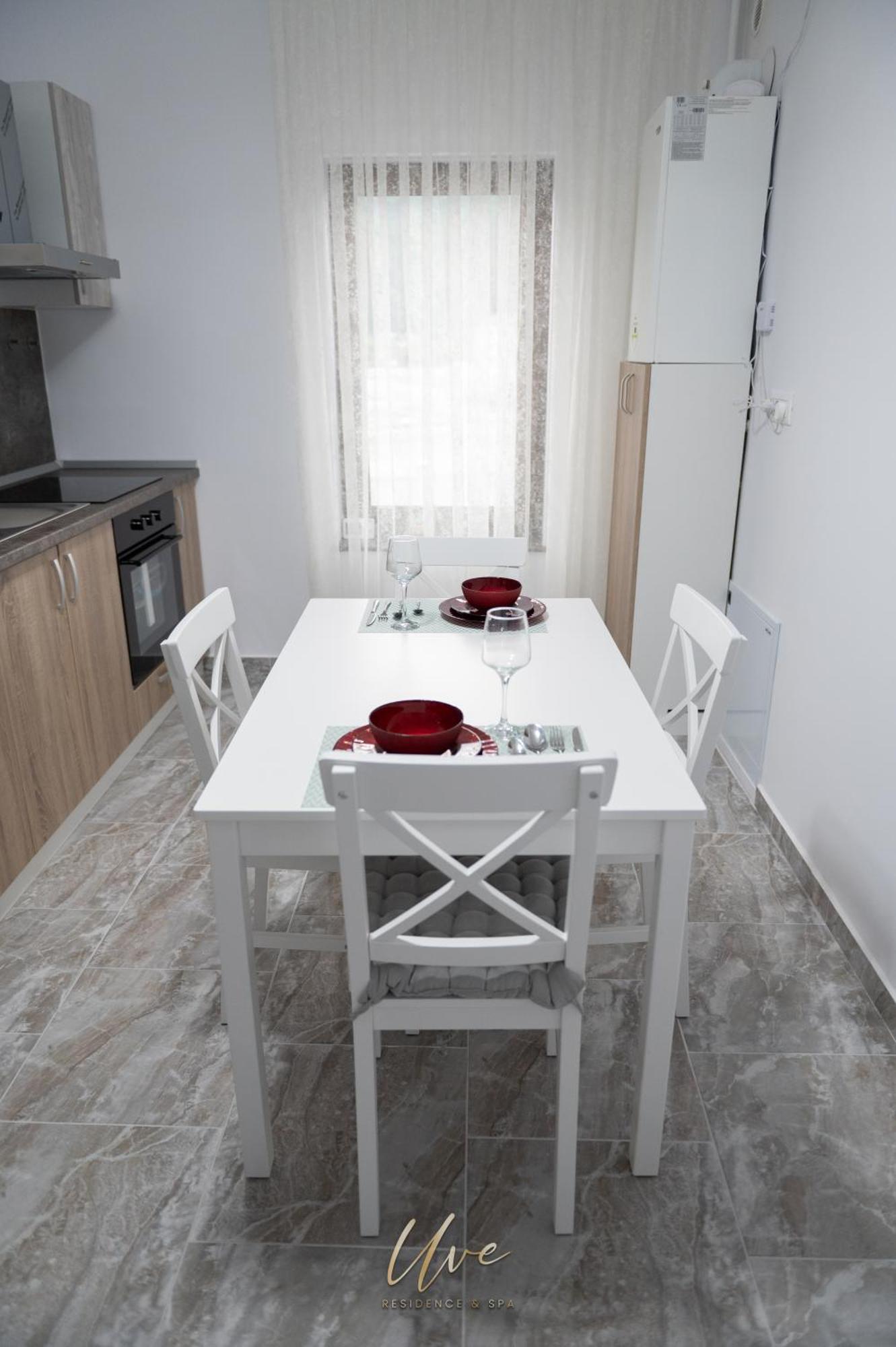 Uve Residence & Spa Piatra Neamt Bagian luar foto