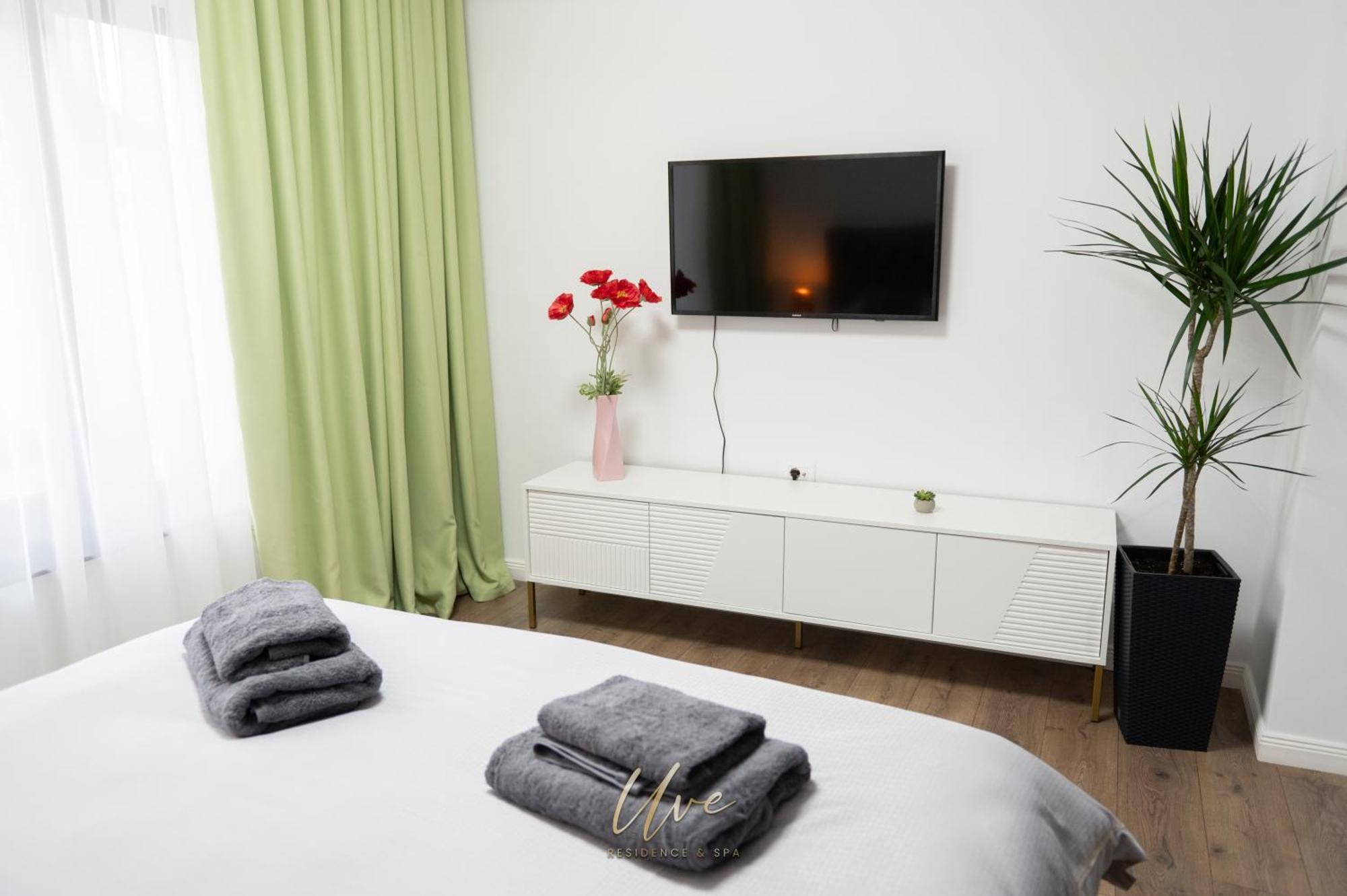 Uve Residence & Spa Piatra Neamt Bagian luar foto