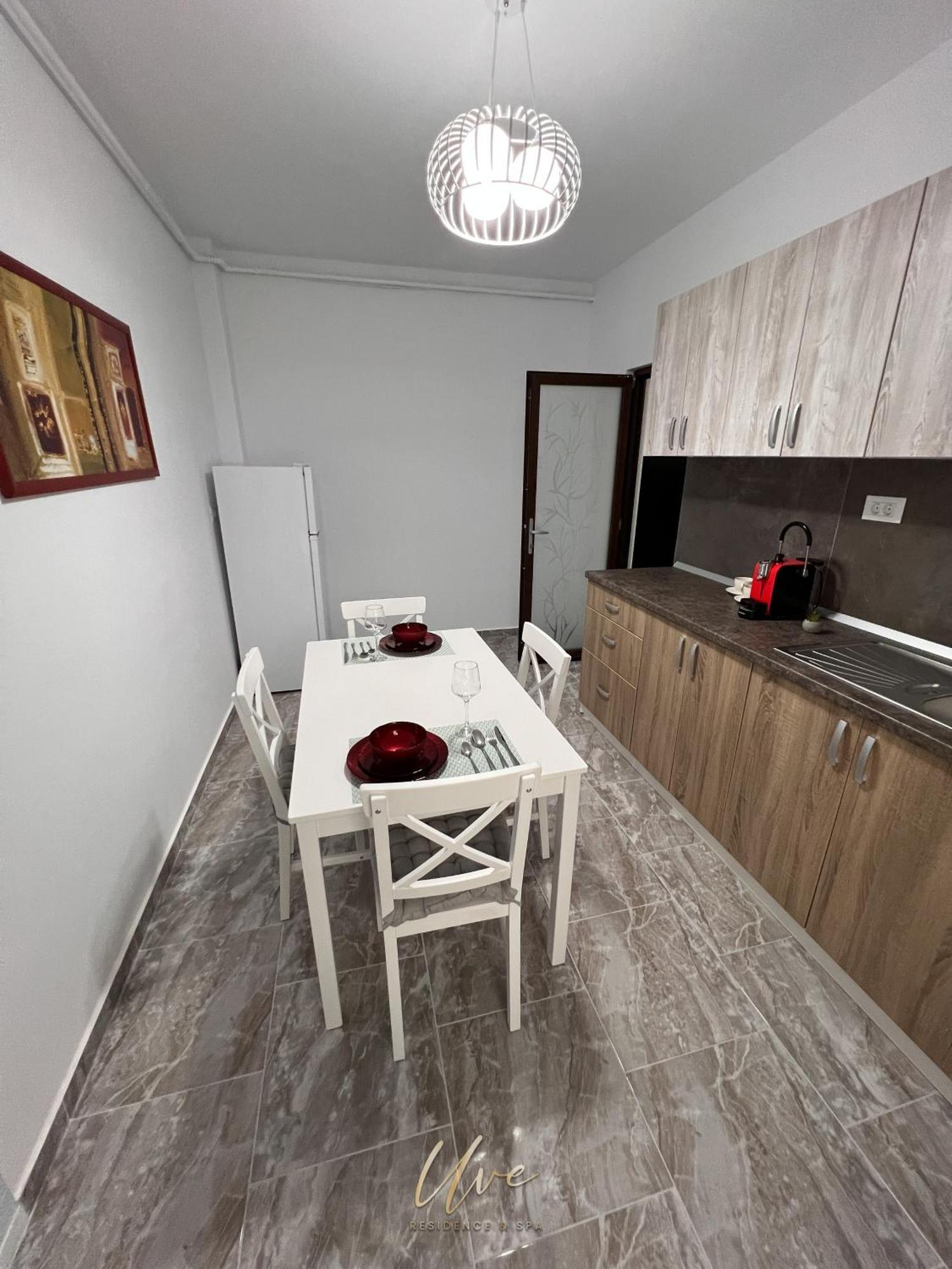 Uve Residence & Spa Piatra Neamt Bagian luar foto