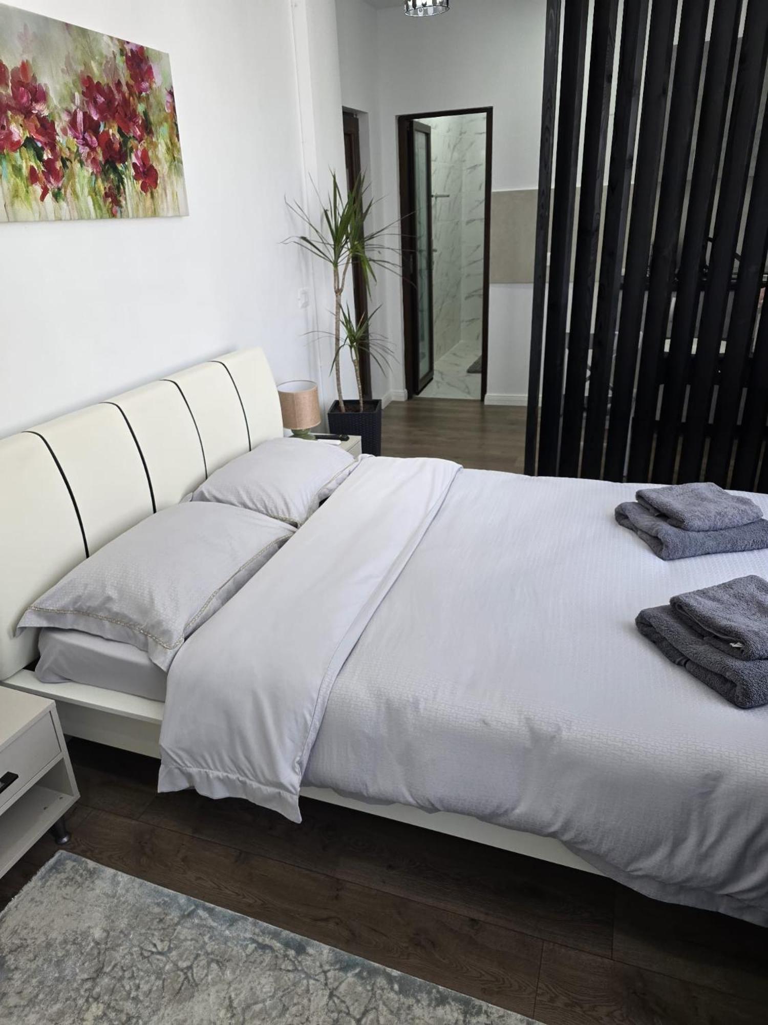 Uve Residence & Spa Piatra Neamt Bagian luar foto
