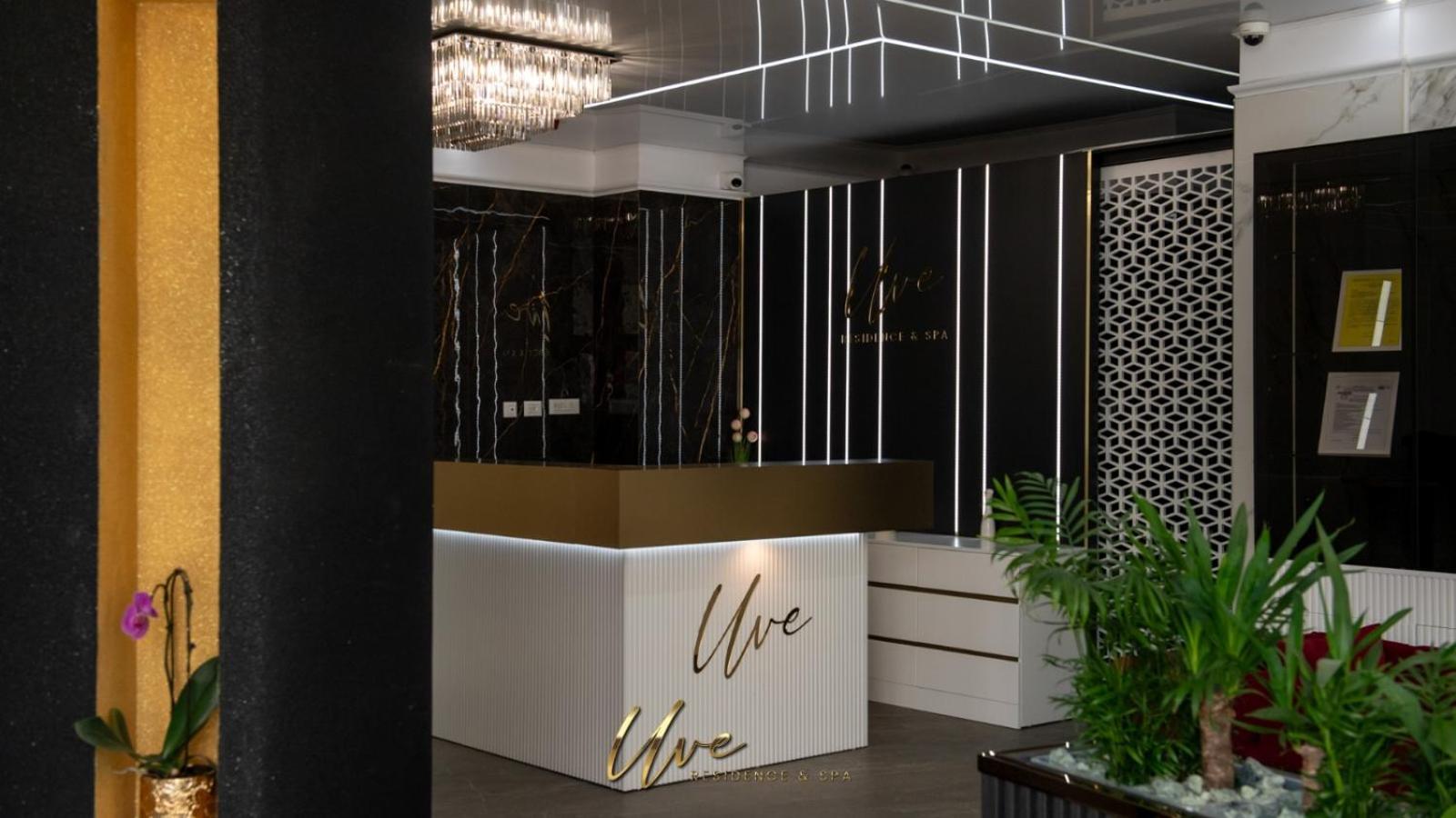 Uve Residence & Spa Piatra Neamt Bagian luar foto