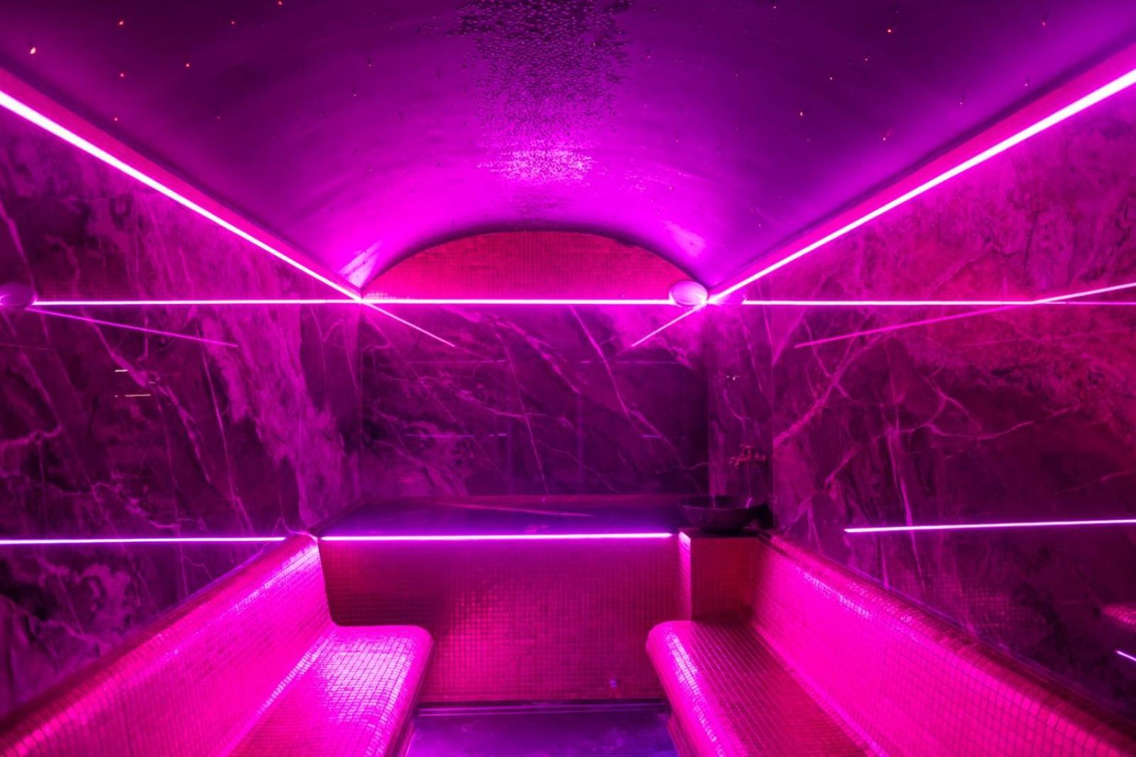 Uve Residence & Spa Piatra Neamt Bagian luar foto