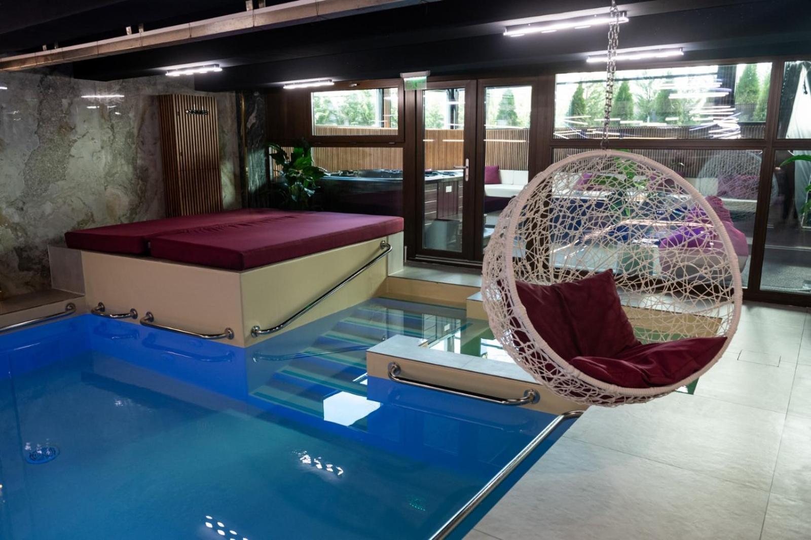 Uve Residence & Spa Piatra Neamt Bagian luar foto