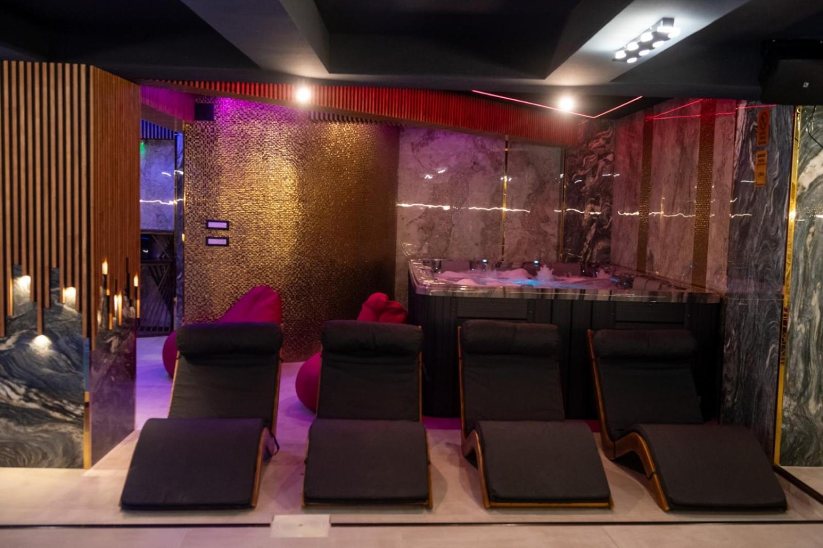 Uve Residence & Spa Piatra Neamt Ruang foto